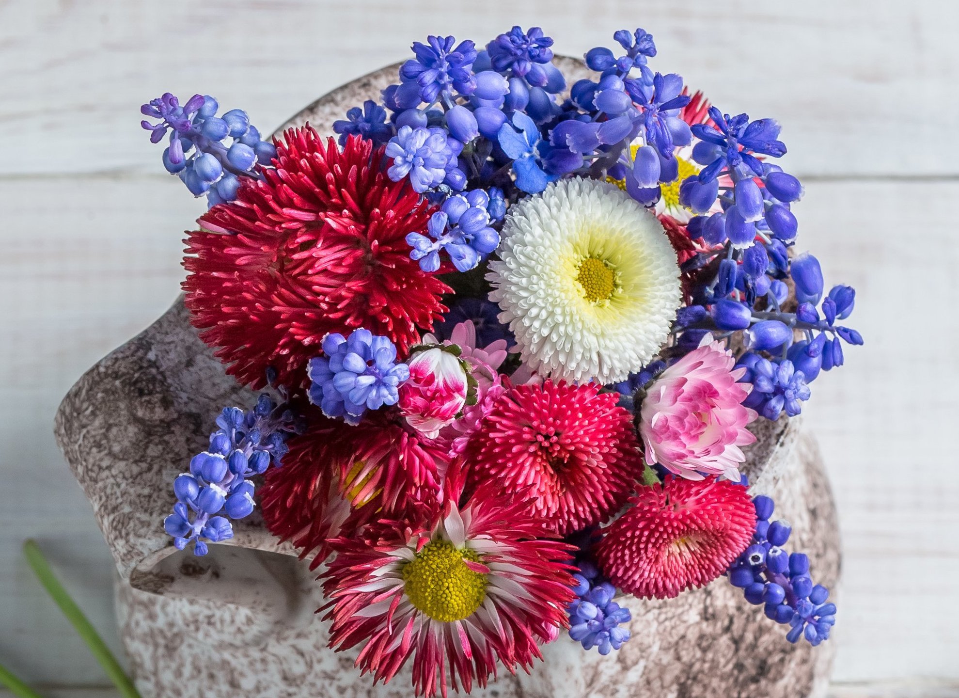 цветочки лепестки ваза