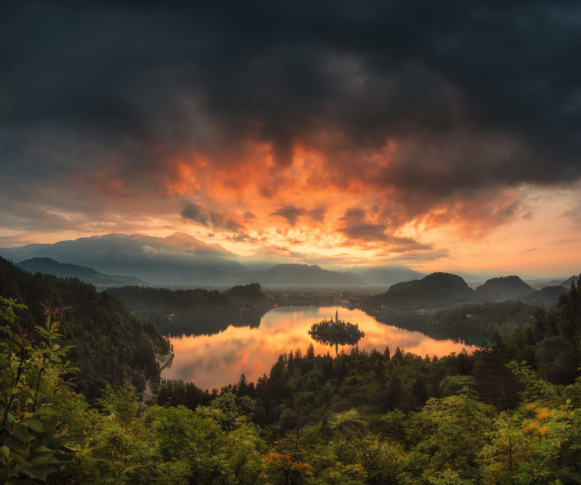 Краси Матаров озеро холмы