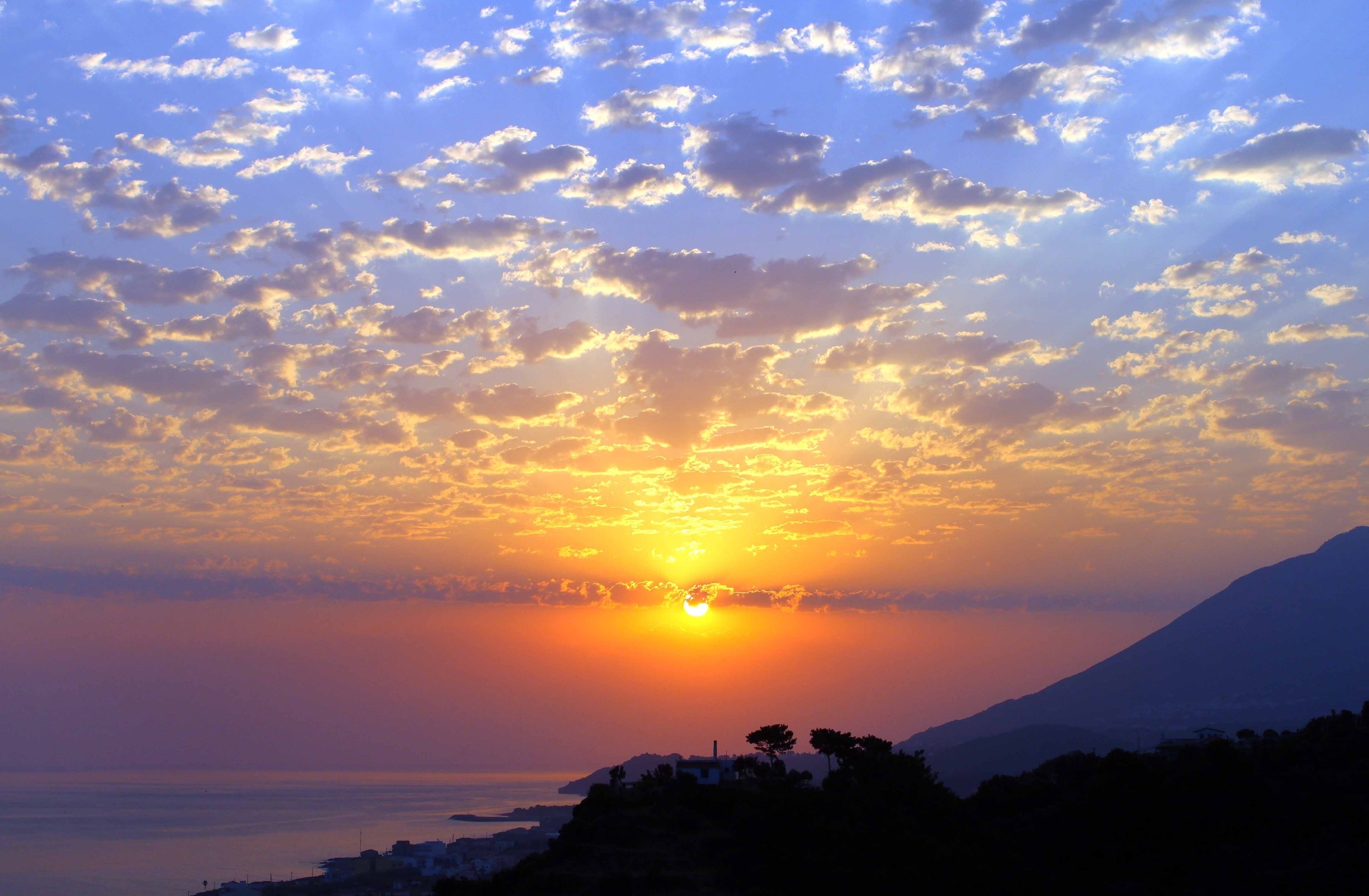 закат облака океан горы