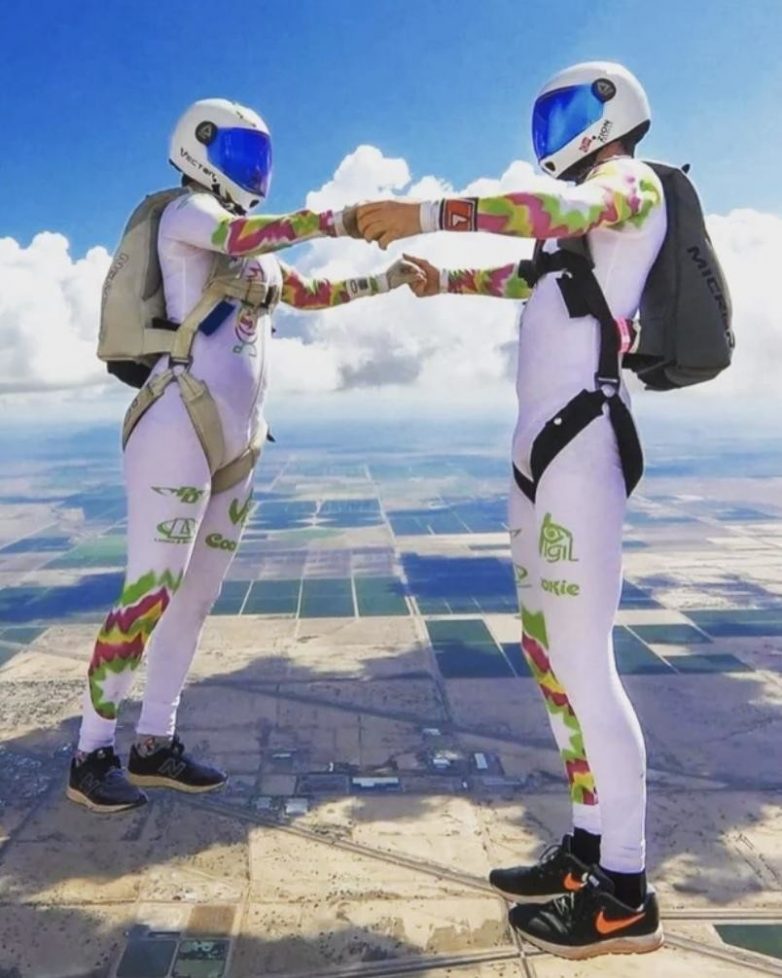 прыжок с парашюта