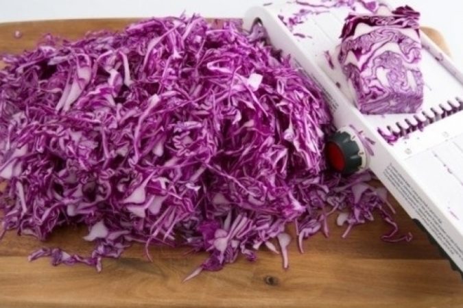 salat s krasnoj kapusty i avokado 1