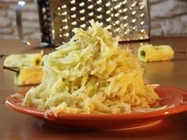 bliny na kefire yabloki